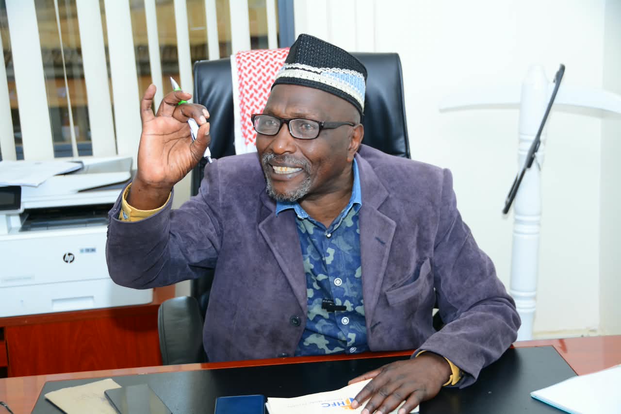 Meru County Monitoring and Evaluation Director Alhaji Mwendia adresses the press.