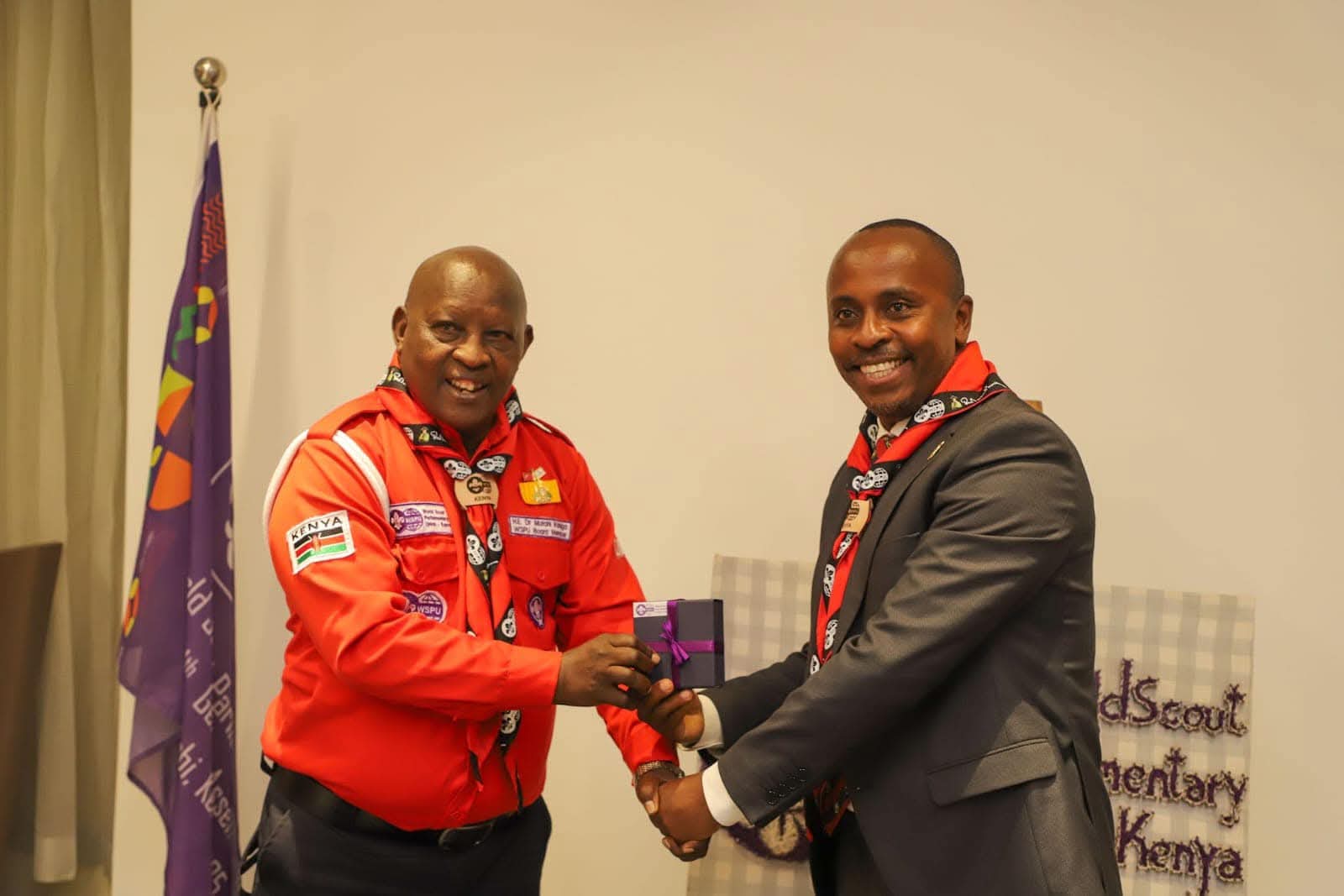 Nyeri Governor Mutahi Kahiga shakes hand with and Dagoretti South MP John Kiarie