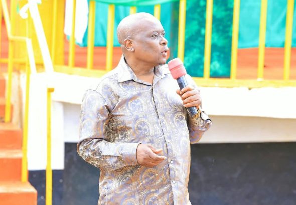 Former Borabu Mp Ben Momanyi speaking during fundraising at Ibara, Nyamira County has criticized Governor Amos Nyaribo 's administration accusing him of failing to deliver.
