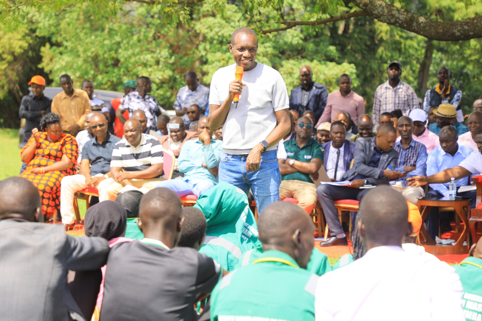 Kisii county governor Simba Arati addressing the fourth cohort of Kazi Mashinani
