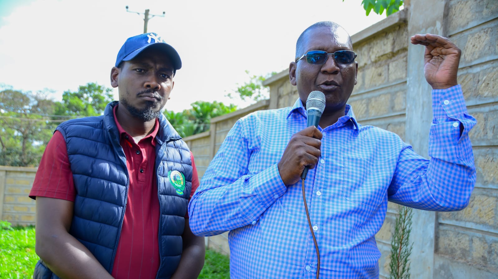Meru Town Municapal Manager Gitobu Nkanata (Right) speaks to the press.