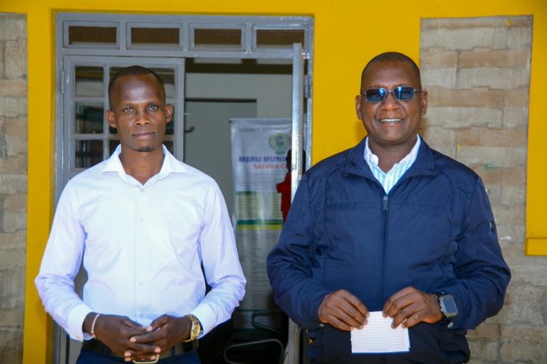 Nkubu Town Municapal Manager Ken Mutwiri (left) and Meru Town Municipal Manager (Right) Gitobu Nkanata Adress the Press