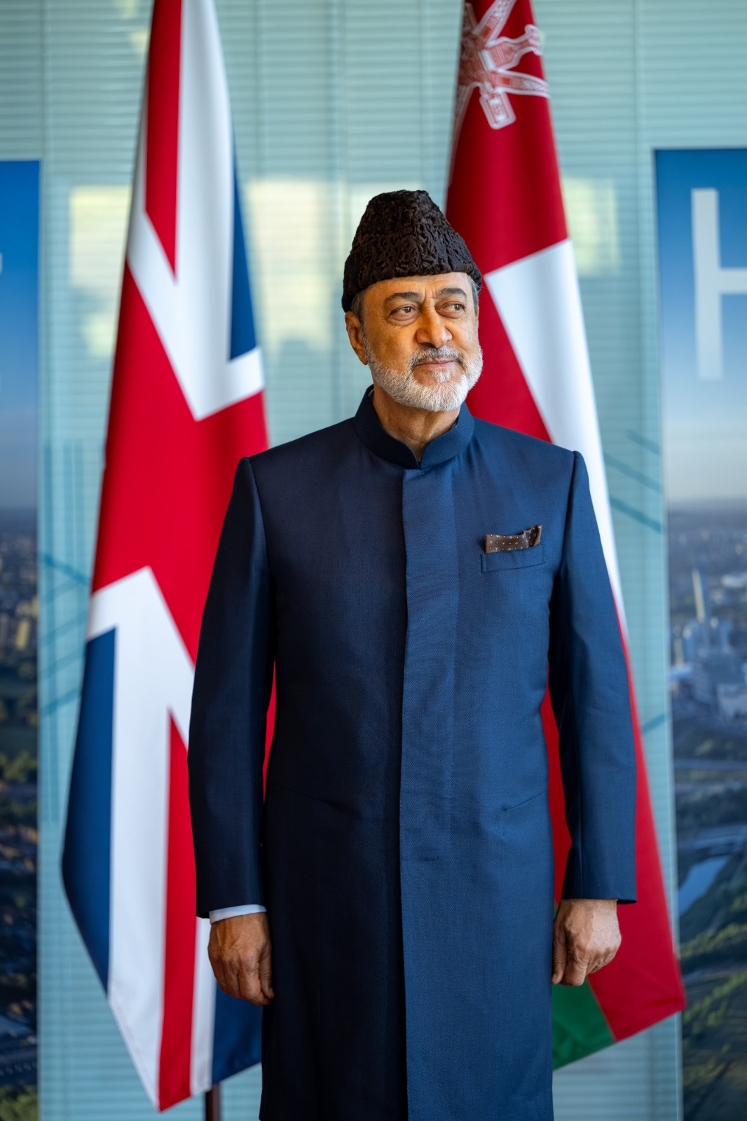 Photo 1 His Majesty the Sultan began his visit by viewing the exhibition of innovative companies and projects, which showcases a range of advanced technologies and solutions in the fields